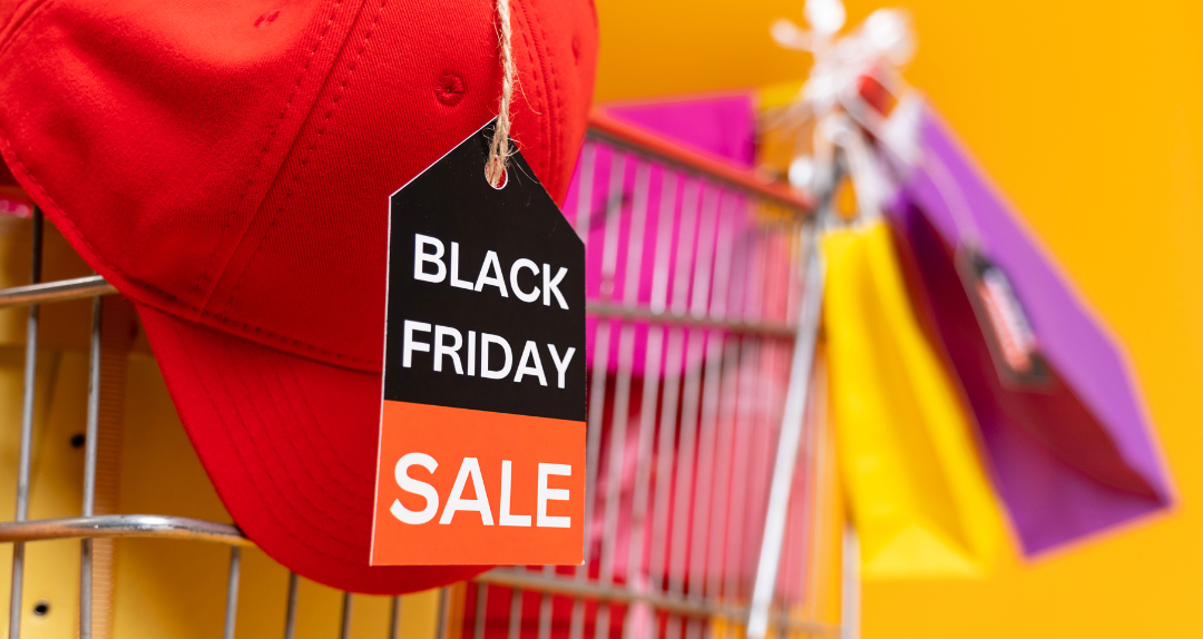  Black Friday Sale Schild im Einkaufswagen
